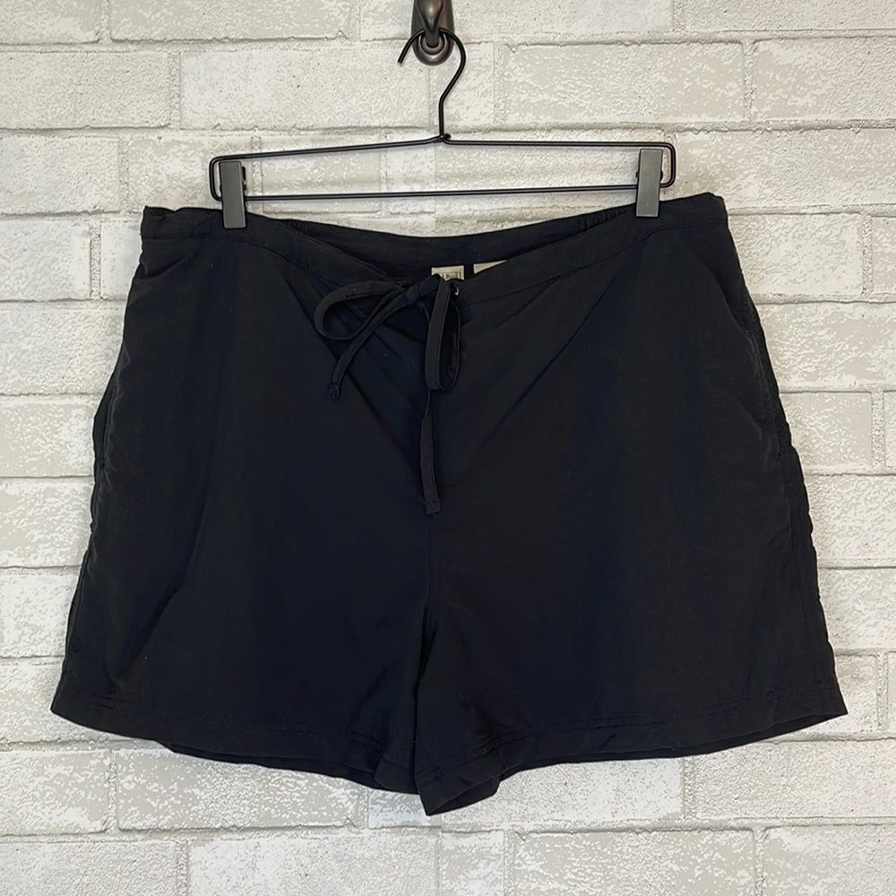 LL Bean Black Drawstring Mesh Nylon Shorts XL